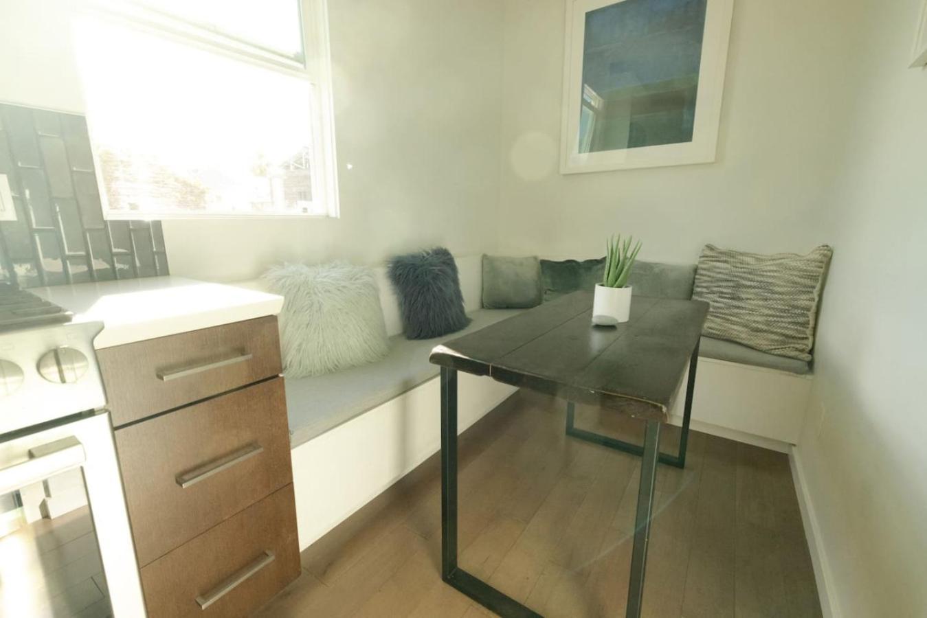 Mid-century Style In The Heart Of The Mission Holiday home *